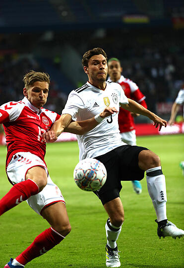 Jonas Hector - Note 4: Mit 27 DFB-Einsätzen der Mann mit der zweitmeisten Nationalelf-Erfahrung. Gewohnt solide, ohne zu glänzen.