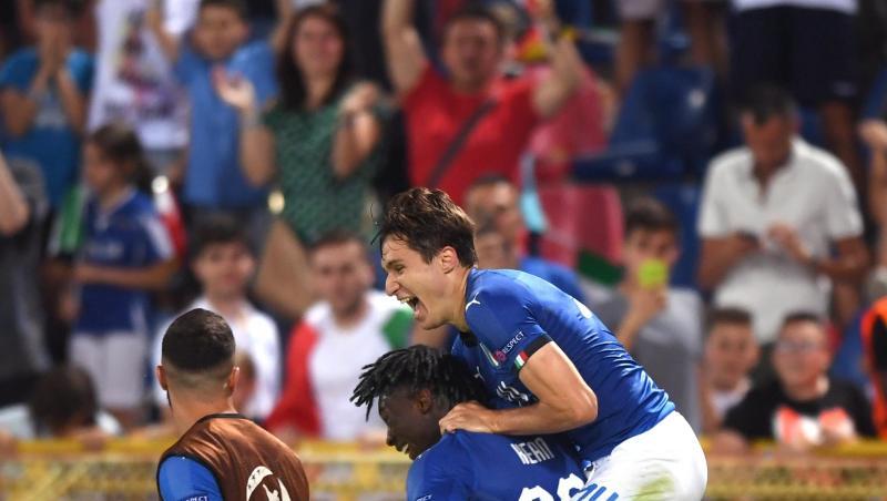 Italiens Federico Chiesa (r) feiert mit Teamkollegen Moise Kean sein Tor. Italiens Federico Chiesa (r) feiert mit Teamkollegen Moise Kean sein Tor.