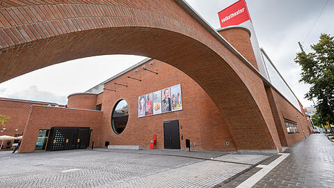 Die Außenfassade des Volkstheaters.