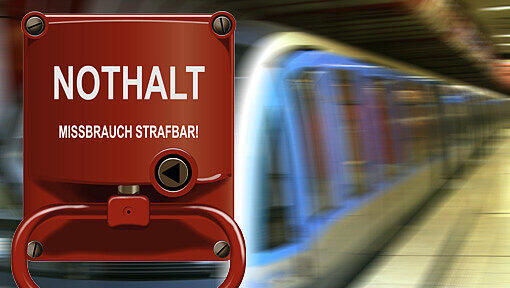 Nothalt! Eine S-Bahn musst eine Vollbremsung hinlegen. Nothalt! Eine S-Bahn musst eine Vollbremsung hinlegen.