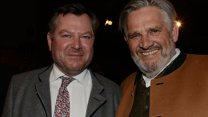 Bürgermeister Seppi Schmid mit Karl-Heinz Knoll, dem Präsidenten des Festrings vom Oktoberfest