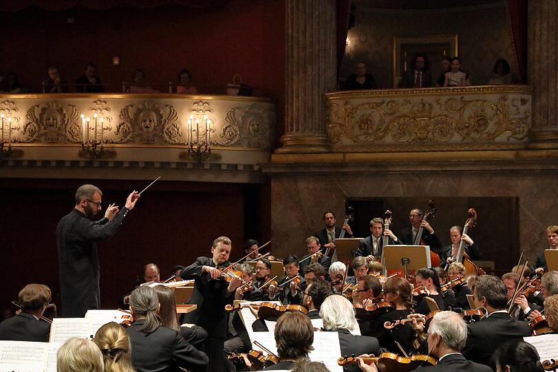 Dima Solobodeniouk und Frank-Peter Zimmermann im Nationaltheater.