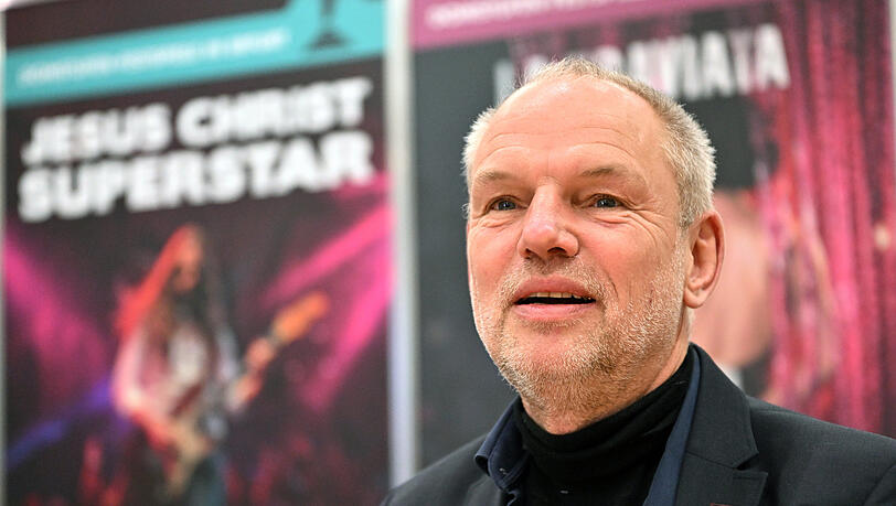 Peter Lund wurde 1965 in Flensburg geboren. Er studierte Architektur und arbeitet seit 1985 als freischaffender Regisseur und Musical-Autor. Von 1996 bis 2004 war er K&uuml;nstlerischer Leiter der Neuk&ouml;llner Oper, zwischen 2002 und 2022 lehrte er Musical/Show an der Universit&auml;t der K&uuml;nste Berlin.