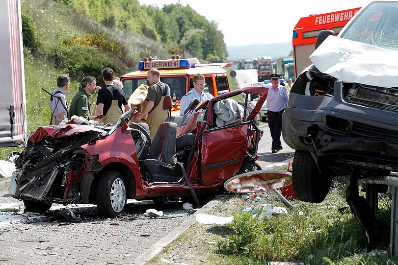 Vier Menschen &ndash; darunter ein fünf Monate altes Baby und seine Mutter &ndash; verunglückten bei einem Verkehrsunfall tödlich.