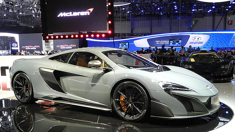 McLaren 675 LT: Sein V8 schöpft aus 3,8 Litern Hubraum 496 kW/675 PS, der Sprint auf Tempo 100 soll in 2,9 Sekunden erledigt sein. McLaren 675 LT: Sein V8 schöpft aus 3,8 Litern Hubraum 496 kW/675 PS, der Sprint auf Tempo 100 soll in 2,9 Sekunden erledigt sein.
