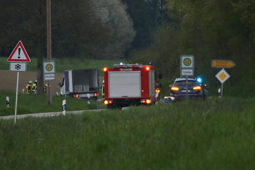 Tragisches Ende einer Partynacht: Ein Mann schlief auf der Straße ein und wurde überfahren. Bilder vom Unfallort.