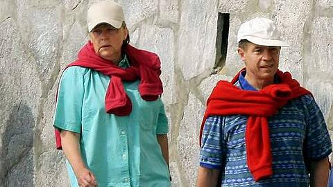Vielleicht wieder Ischia: Das Ehepaar Merkel-Sauer im Urlaub 2006.