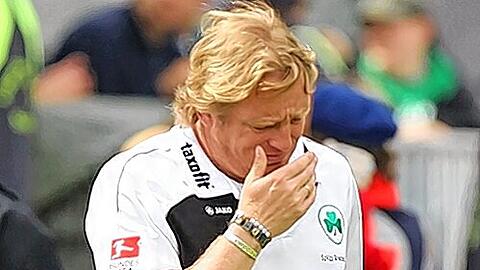 Er hatte bis zuletzt an das Wunder geglaubt, um so größer war die Enttäuschung: Fürths Trainer Mike Büskens ließ nach dem Schlusspfiff seinen Tränen freien Lauf.
