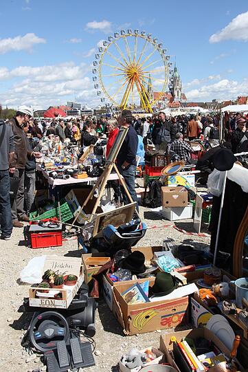 Antikes, Nützliches, Ramsch: Beim größten Flohmarkt Münchens kommen Sammler genauso auf ihre Kosten wie Trödel-Laien. Die besten Bilder von der Theresienwiese.