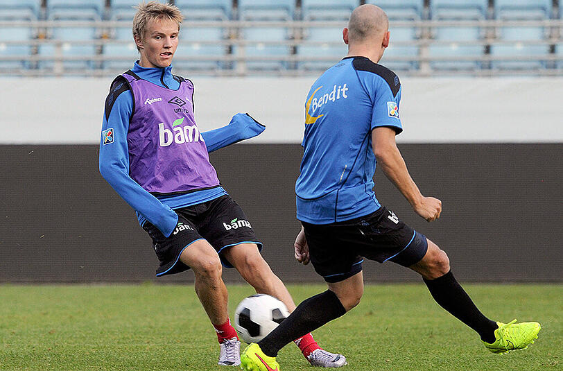 Martin Ödegaard (l.) wird von Klubs in ganz Europa gejagt.