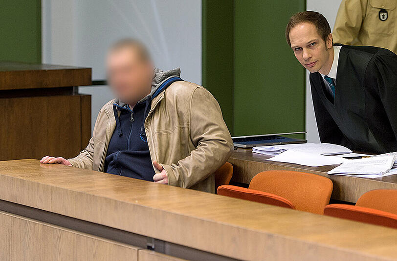 Arvid K. beim ersten Verhandlungstag vor dem Münchner Landgericht. Selbst äußert er sich nicht zur Tat.