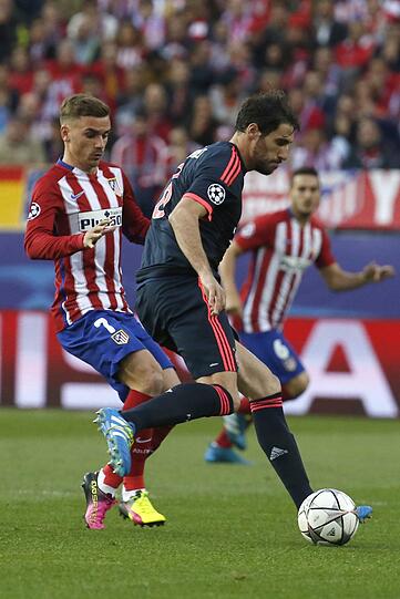 JAVI MARTÍNEZ: NOTE 3.
Im Clinch mit dem Franzosen Griezmann, ein Knochen-Job. Einige Male zu spät im Zweikampf. Klärte hin und wieder rustikal &ndash; wenn nötig. Starker Offensivkopfball &ndash; gehalten (57.).