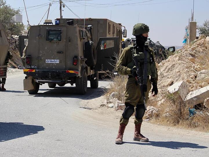 Israelische Soldaten in einem Dorf nahe der Stadt Bethlehem im Westjordanland.