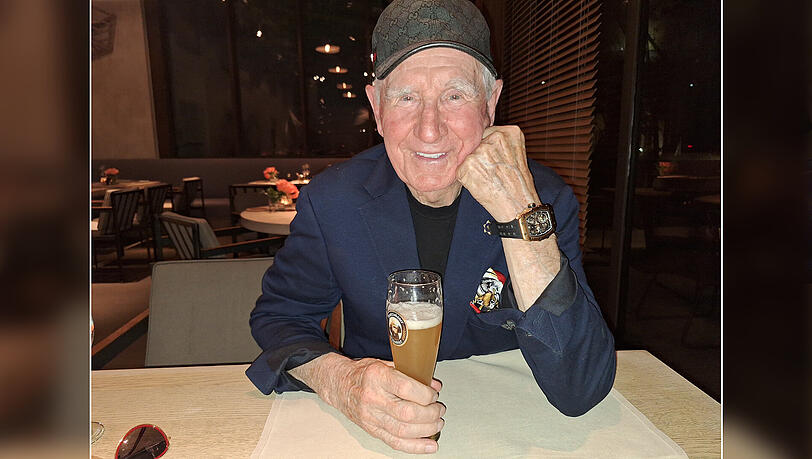 Schwärmt bei einem kühlen Bier von neuen Plänen: Frédéric von Anhalt im Bayerischen Hof in München