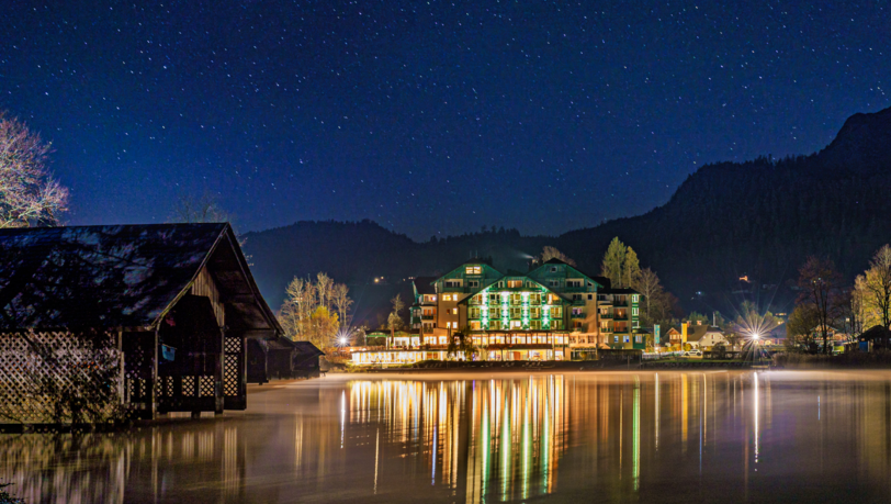 Traumhafte Stimmung am Abend: Winterglitzern in der Seevilla.
