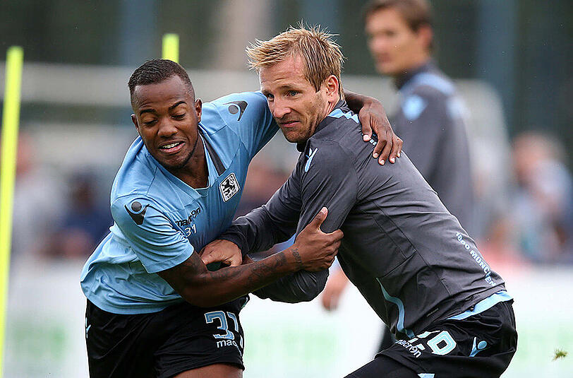 Beim Zweikampf dieser beiden Spieler passierte es: Aigner (r.) und Andrade im Training.