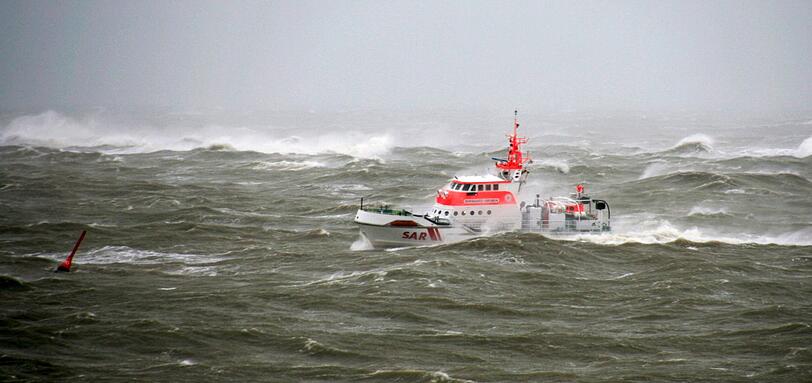 Das Seenotrettungsboot "Bernhard Gruben" vor der Nordseeinsel Norderney (Niedersachsen)