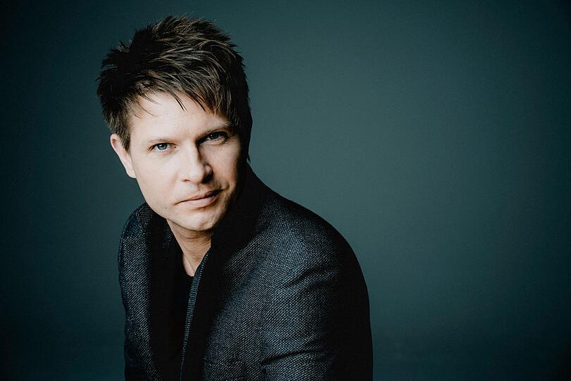 Der Dirigent Krzysztof Urbanski.