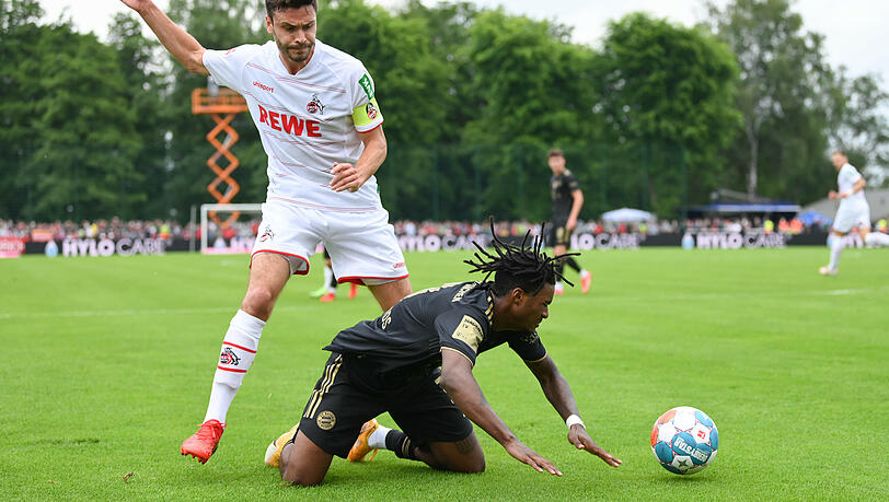 Omar Richards zeigte bei seinem ersten Spiel für die Bayern einige Schwächen. Omar Richards zeigte bei seinem ersten Spiel für die Bayern einige Schwächen.