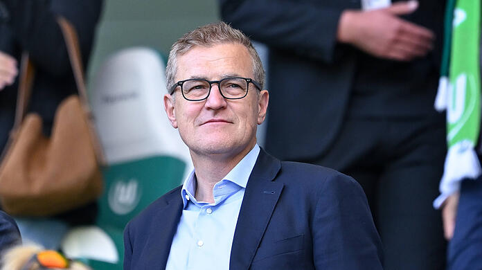 Neuer Vertrag bis 2027 beim FC Bayern: Vorstandschef Jan-Christian Dreesen, der seit Mai 2023 als CEO der Münchner im Amt ist.