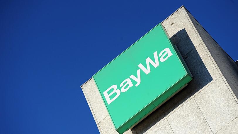 Das Logo der Baywa AG an der Firmenzentrale in München. Ihre Aktie steigt wieder.