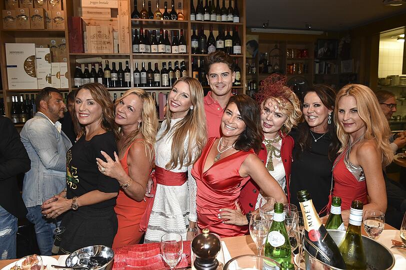 Simone Ballack, Birgit Fischer Höper, Sabine Piller, Dominik Bruntner, Gitta Saxx, Julia K., Carolin Gerdes Röben und Sonja Kiefer