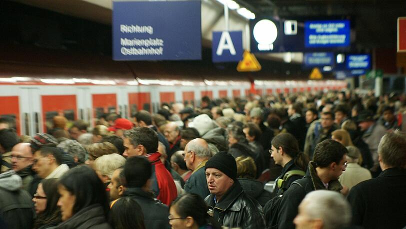 Einen kleinen Dank für Gedrängel und Baustellen-Nerverei gibt es bei der S-Bahn. Einen kleinen Dank für Gedrängel und Baustellen-Nerverei gibt es bei der S-Bahn.