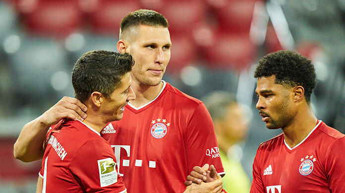 Sind auf Länderspielreise und angeschlagen: Robert Lewandowski (l.) und Niklas Süle (m.). Serge Gnabry kam bislang noch ohne größere Probleme davon.
