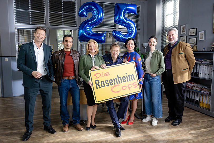 Michaela Weingartner (2. v. r.) und ihre "Rosenheim-Cops"-Kollegen. Michaela Weingartner (2. v. r.) und ihre "Rosenheim-Cops"-Kollegen.