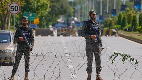 In der pakistanischen Hauptstadt Islamabad sind mehr als 10.000 Sicherheitskr&auml;fte im Einsatz, um die Friedensgespr&auml;che zu sichern.