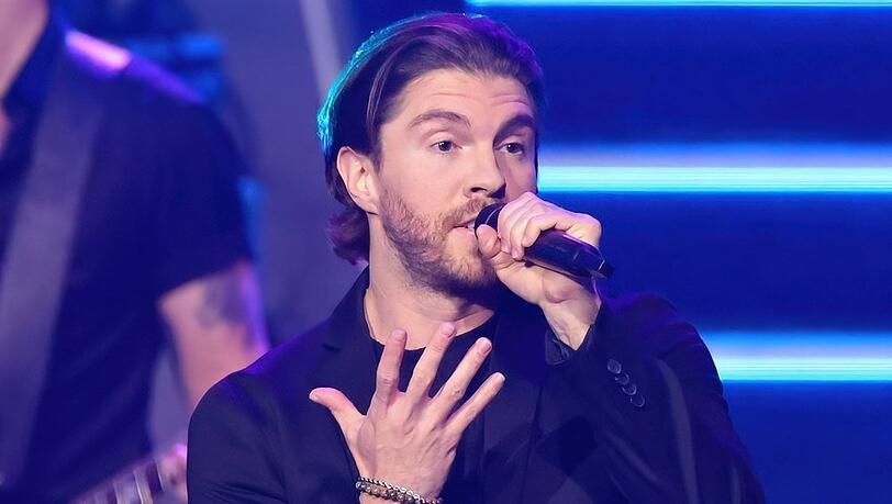 Joey Heindles neuer Song hei&szlig;t "Schwer zu erkl&auml;ren (Words)". Diesen performte er am 25. April in der ZDF-Sendung "Die Giovanni Zarrella Show".