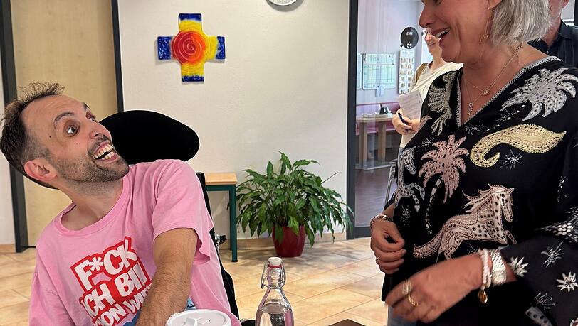 Birgit Schrowange bei einem Besuch im Kinderhospiz Balthasar im nordrhein-westfälischen Olpe. Birgit Schrowange bei einem Besuch im Kinderhospiz Balthasar im nordrhein-westfälischen Olpe.