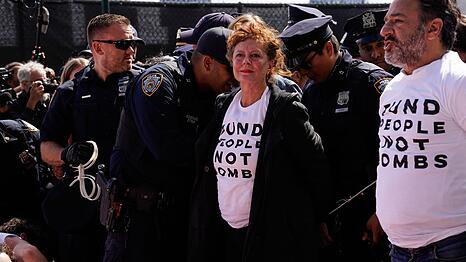 Auch vor dem UN-Geb&auml;ude gab es Protest. Schauspielerin Susan Sarandon wurde festgenommen.