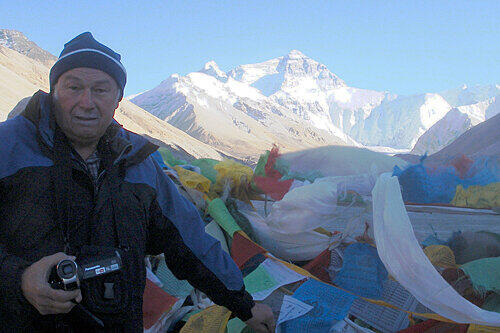 Im Basislager in 5300 Metern genoss Günther Beckstein bei blauem Himmel den wolkenfreien Blick auf den Mount Everest.