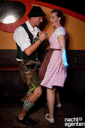 Apres-Wiesn-Party in der Nachtgalerie. Mehr Bilder unter: http://www.nachtagenten.de/event/26.09.2015/nachtgalerie/rumschmus-n.332483.html