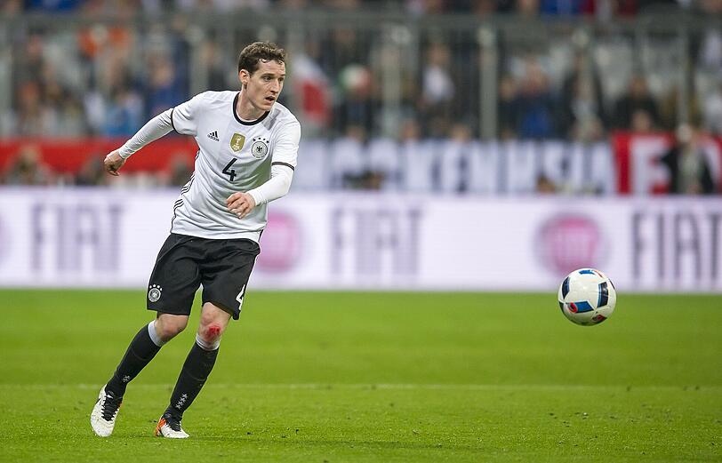 SEBASTIAN RUDY: NOTE 3.
Bekam eine Chance auf der rechten Abwehr-Mittelfeldseite. Der Hoffenheimer machte seine Sache ordentlich, ließ die Italiener nicht durchkommen. Holte den Elfer raus.