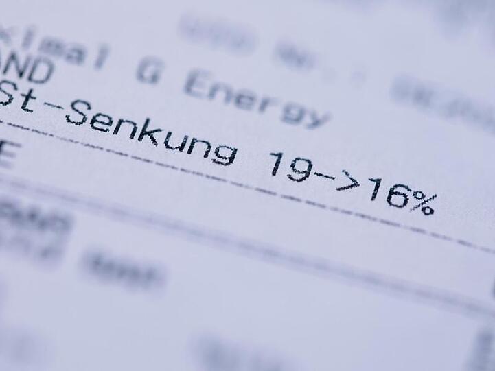 Die Mehrwertsteuersenkung von 19% auf 16% macht sich im Handel kaum durch mehr Konsum bemerkbar.