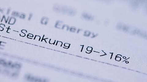Die Mehrwertsteuersenkung von 19% auf 16% macht sich im Handel kaum durch mehr Konsum bemerkbar.