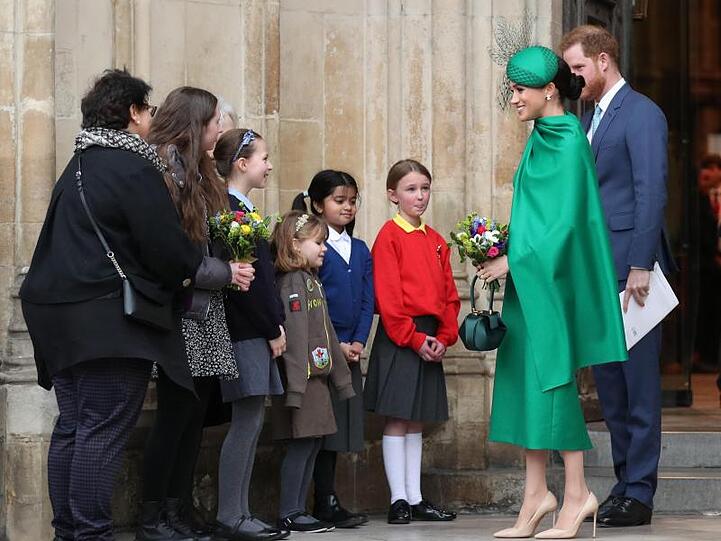 Prinz Harry und seine Frau Herzogin Meghan verabschieden nach dem Commonwealth Gottesdienst in der Westminster Abbey.