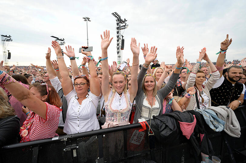 Mehr als 90.000 Fans waren in Riem dabei.