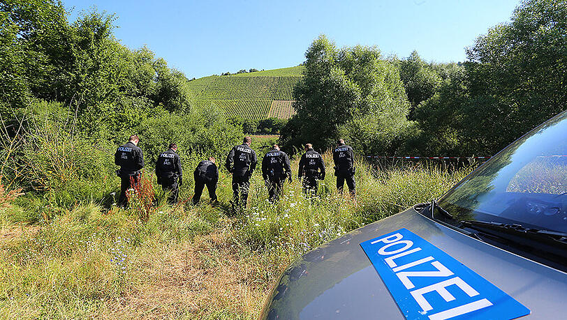 In diesem Feld bei Würzburg ging der Attentäter mit erhobener Axt auf die Polizisten los. In diesem Feld bei Würzburg ging der Attentäter mit erhobener Axt auf die Polizisten los.
