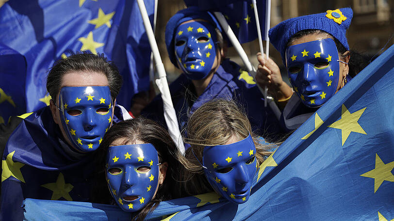 Brexit-Gegner in London während einer Demonstration vor dem House of Parliament. Das britische Parlament hat in zweiter Lesung mehrheitlich für das EU-Austrittsgesetz gestimmt.