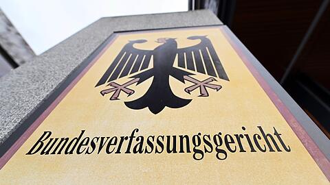 Das Verfassungsgericht bestätigt nicht nur die Position der Richter des Landgerichts, es lobt sogar ausdrücklich deren Entscheidung.