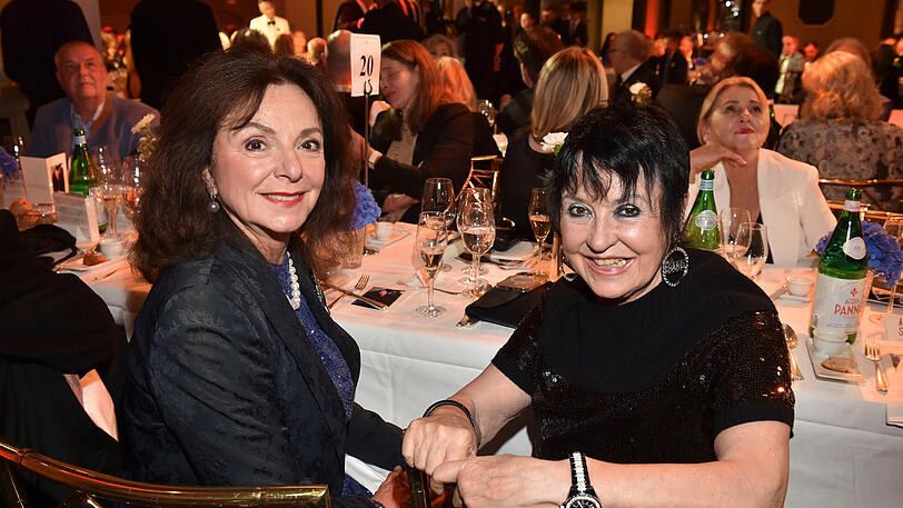Uschi Dämmrich von Luttitz mit Uschi Ackermann