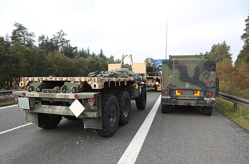 Auf der A6 bei Nürnberg kam es am Montagmorgen zu einem Unfall zwischen einem Lkw und mehreren Fahrzeugen der US Army.