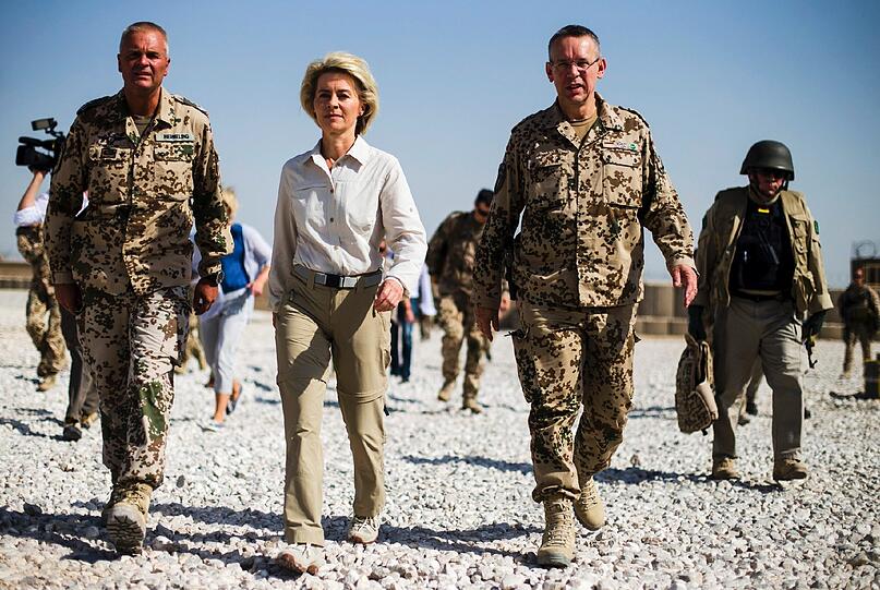 Verteidigungsministerin Ursula von der Leyen im afghanischen Masar-i-Sharif. Gibt es ähnliche Bilder bald auch aus Syrien? Ganz unwahrscheinlich ist dieses Szenario nicht mehr.