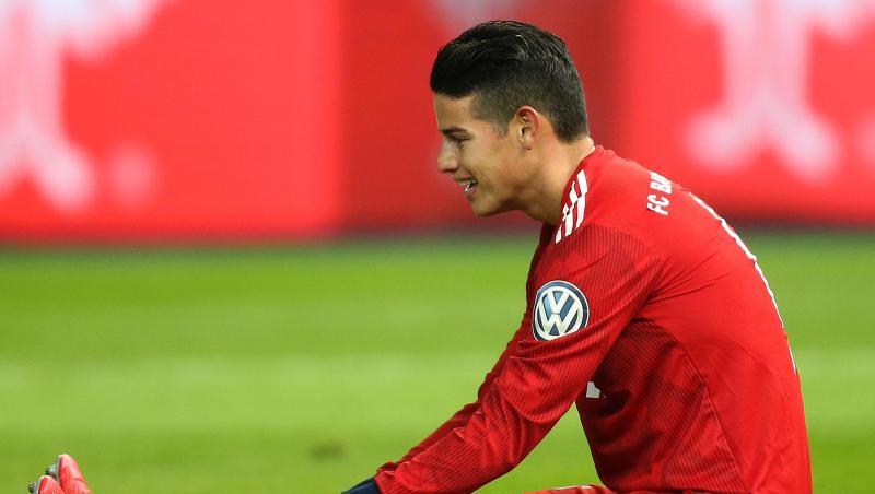 Münchens James Rodríguez sitzt mit ausgestreckten Beinen auf dem Rasen. Foto: Andreas Gora/Archivbild Münchens James Rodríguez sitzt mit ausgestreckten Beinen auf dem Rasen. Foto: Andreas Gora/Archivbild