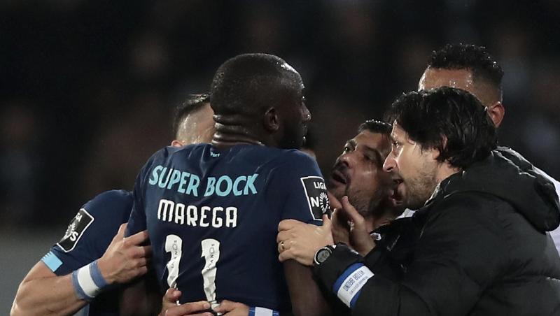 Portos Moussa Marega ist gegen Vitoria Guimares Opfer von rassistischen Beleidigungen geworden. Portos Moussa Marega ist gegen Vitoria Guimares Opfer von rassistischen Beleidigungen geworden.