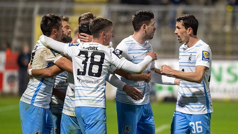 Die blaue Aufstiegsmathematik ist eigentlich einfach: Die starke Hinrunde plus die Zähler aus der vergangenen Rückrunde - und schon geht's hoch in Liga zwei.