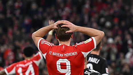 Harry Kane reagiert frustriert nach einer Torchance.